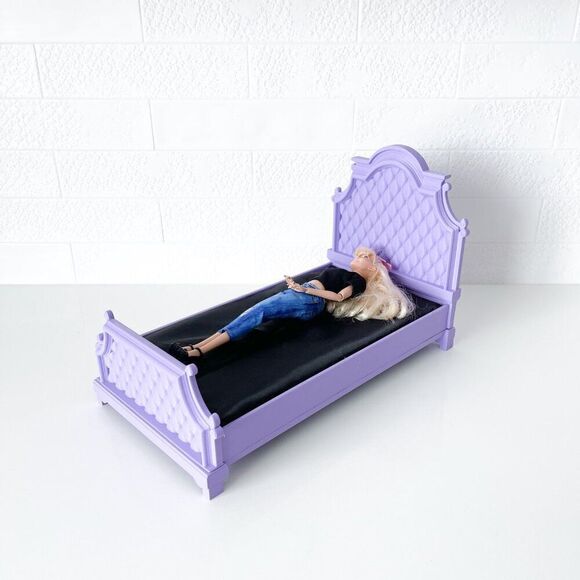 Lavender Tufted Miniature Chesterfield Bed Queen Size 1:6 Scale Barbie Dollhouse - Picture 6 of 7